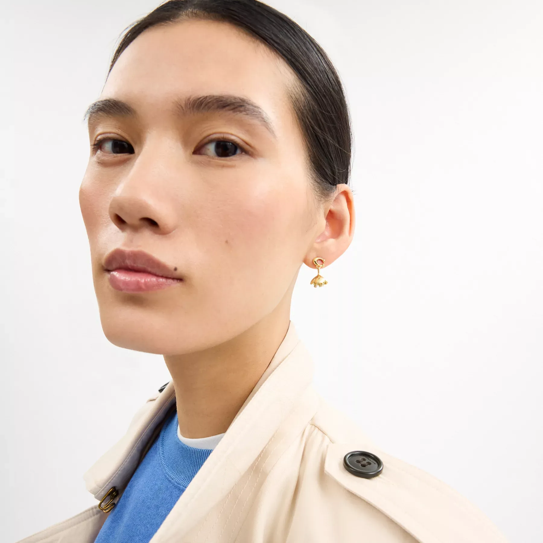 Signature Flower Drop Earrings Gold Signature Flower Drop Earrings Gold